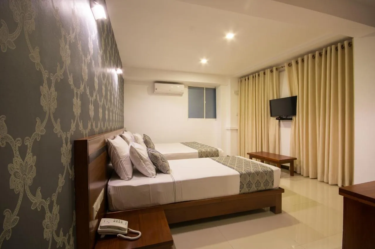 Ceyloni City Hotel Kandy 2*,